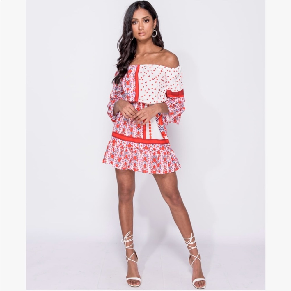 ❤️JUST IN❤️GORGEOUS floral frill hem Bardot dress